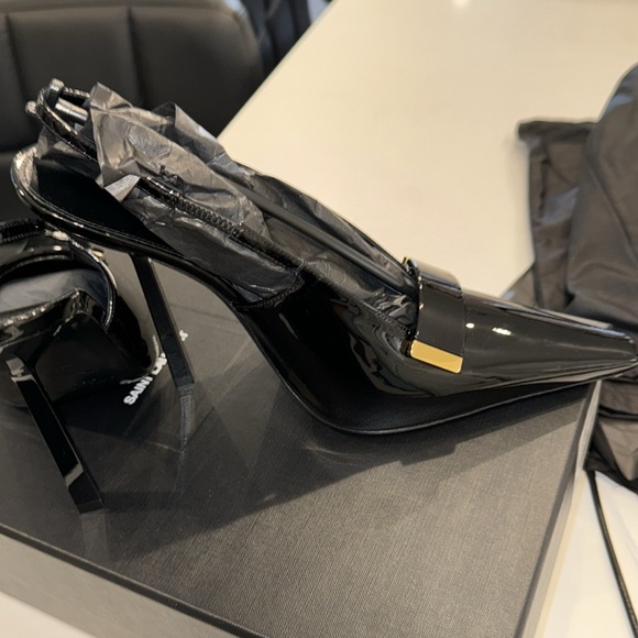 Saint Laurent Madame Singback Pump in Nero - Picture 11 of 13